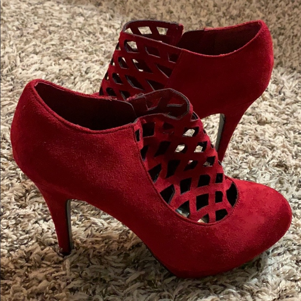 Impo shoes for night occasion.